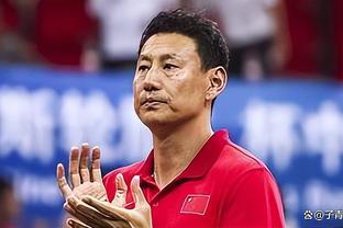 Không hiểu! Vương Triết Lâm can thiệp trọng tài phạt bóng cho+2 điểm, nhưng theo quy tắc của FIBA thì+1 điểm.